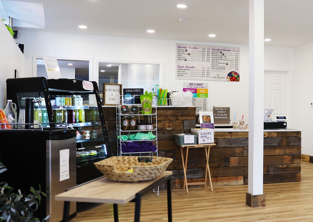 Cold-pressed juice & smoothie franchise image of store counter